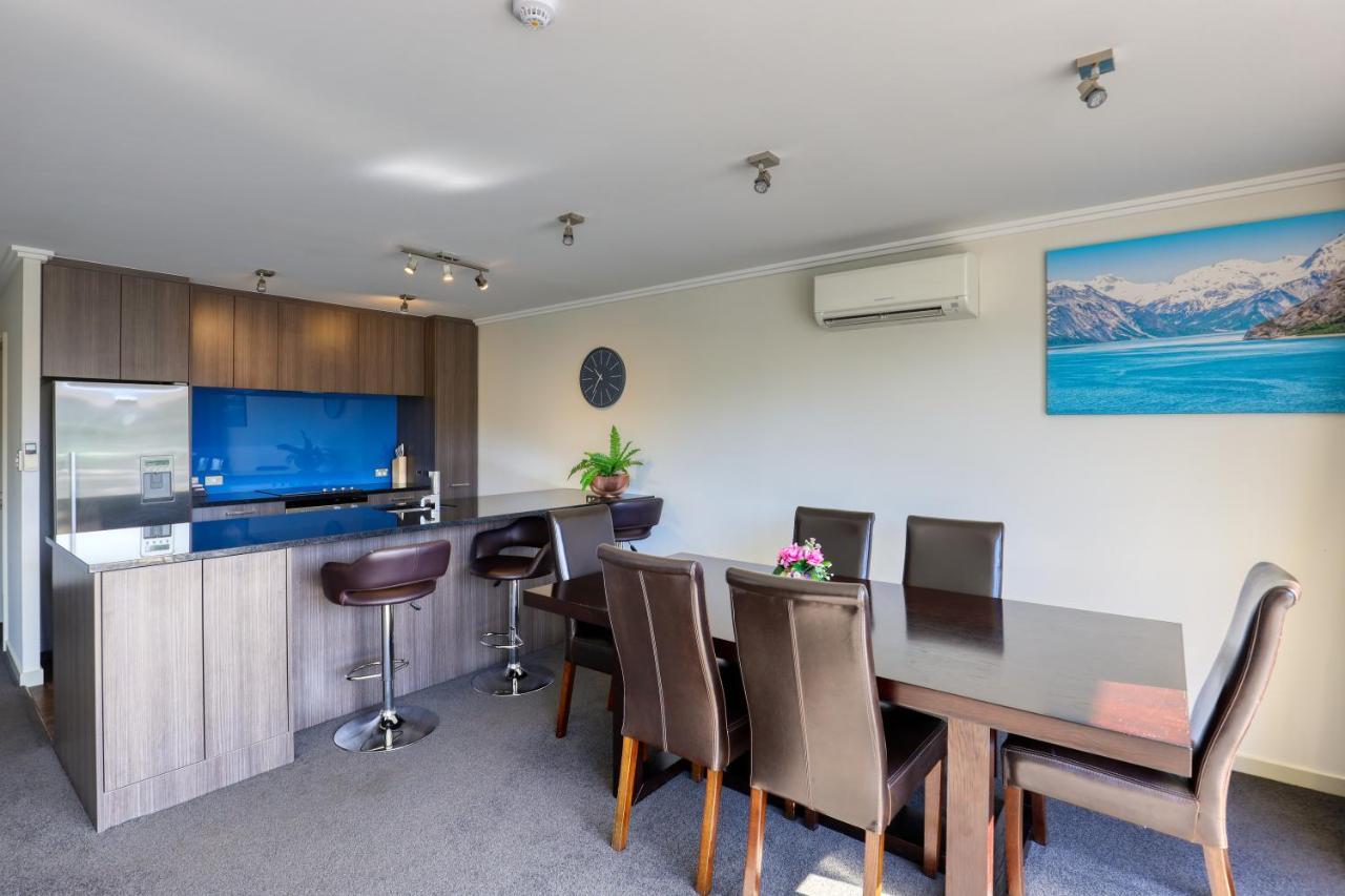 Marsden Lake Resort Central Otago Cromwell Luaran gambar A kitchen and dining room in a typical apartment