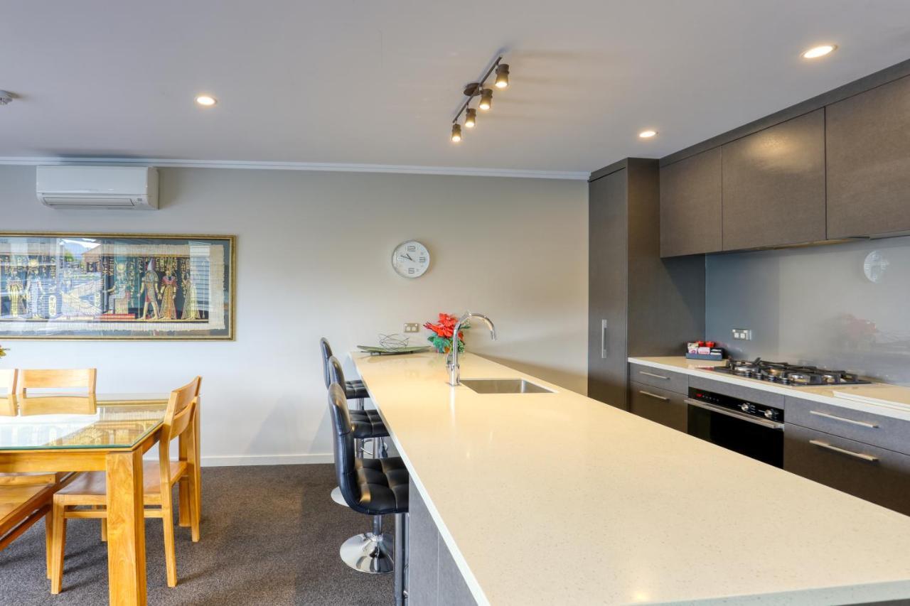Marsden Lake Resort Central Otago Cromwell Luaran gambar A modern kitchen