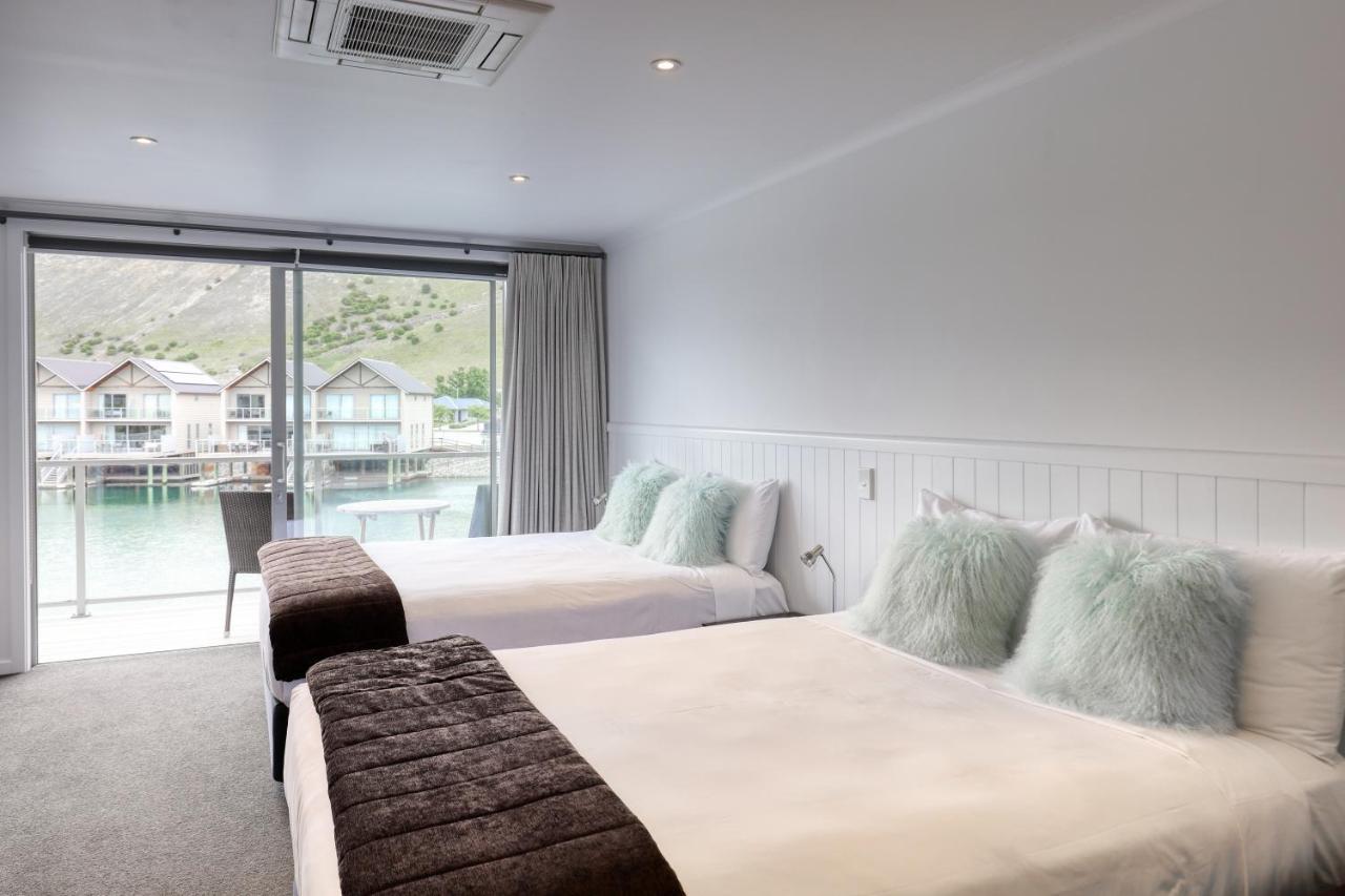 Marsden Lake Resort Central Otago Cromwell Luaran gambar A typical room at the hotel