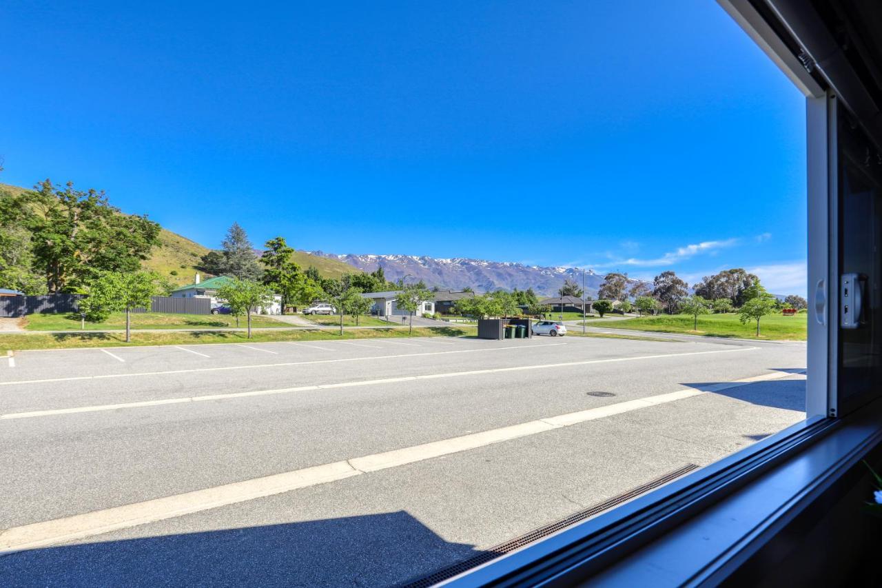 Marsden Lake Resort Central Otago Cromwell Luaran gambar View from the station