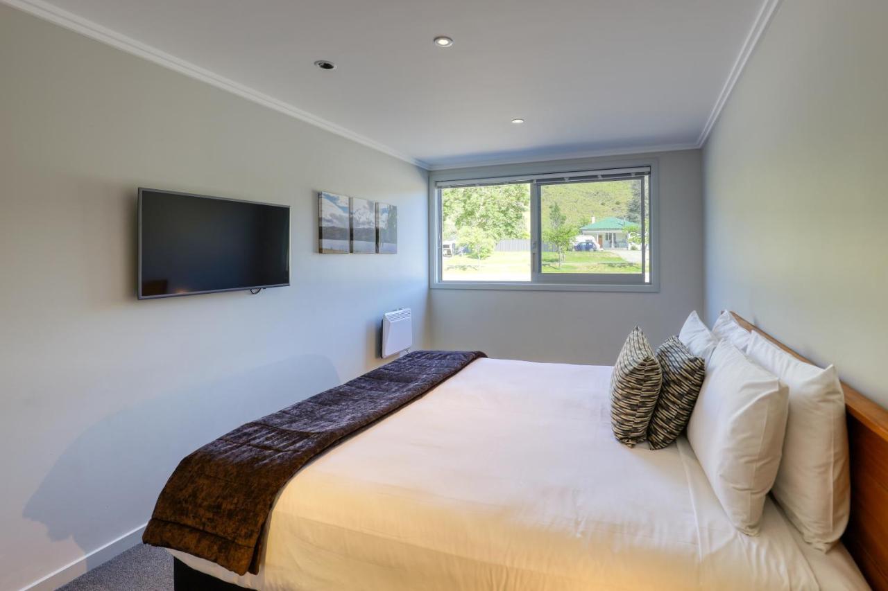 Marsden Lake Resort Central Otago Cromwell Luaran gambar A bedroom at the hotel