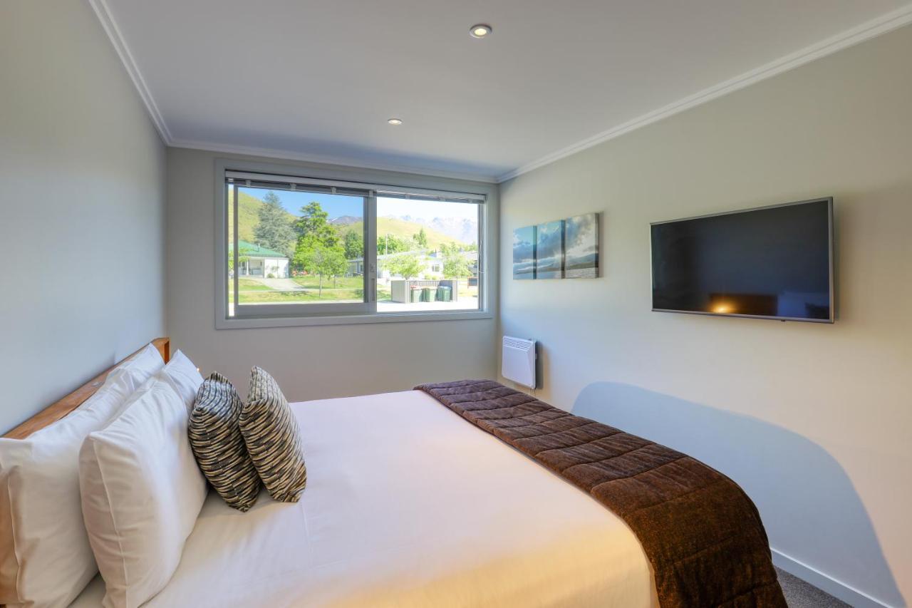 Marsden Lake Resort Central Otago Cromwell Luaran gambar A bedroom at the hotel