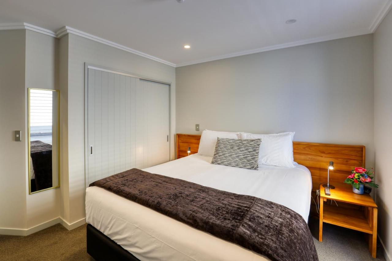 Marsden Lake Resort Central Otago Cromwell Luaran gambar A bedroom at the hotel