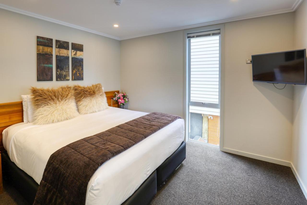 Marsden Lake Resort Central Otago Cromwell Luaran gambar A typical bedroom at the hotel