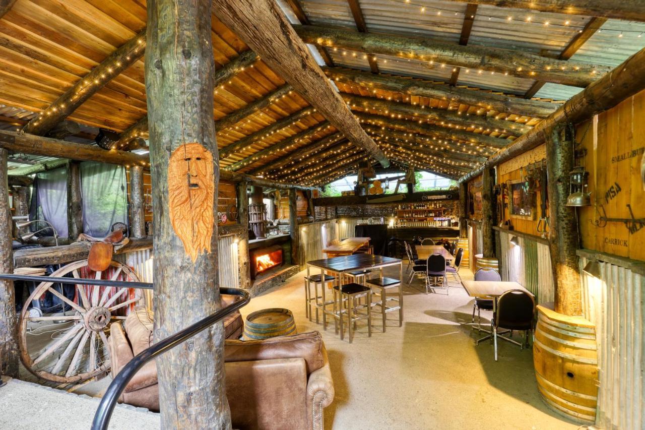 Marsden Lake Resort Central Otago Cromwell Luaran gambar The interior of the Treehouse