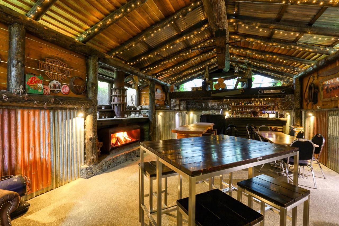 Marsden Lake Resort Central Otago Cromwell Luaran gambar The interior of the bar